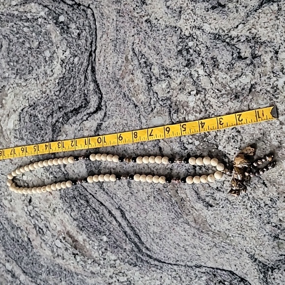 Quartz Animal Print Necklace - Picture 4 of 16